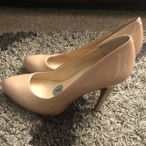 Jessica Simpson pumps